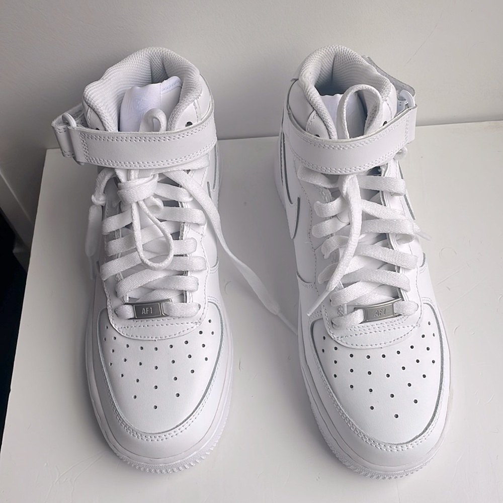New! Never worn, Nike Air Force 1, Boys 6 Youth
